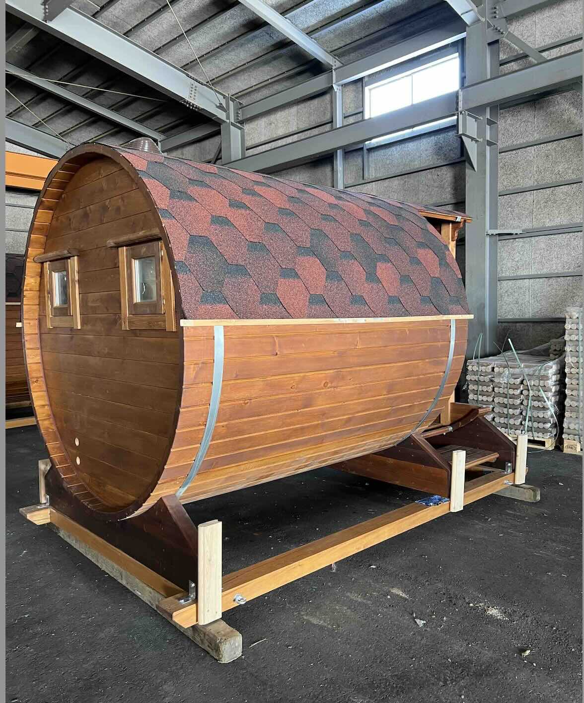 日本激安サウナ小屋 (ドライ式＋スチーム式利用可能) 完成品の特別なオファー工場で組み立て済み！樽型サウナルーム 庭